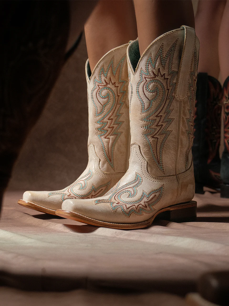 Z5444 - WOMEN'S BLUE AND RED EMBROIDERY BONE SQUARE TOE COWBOY BOOT - Image 4