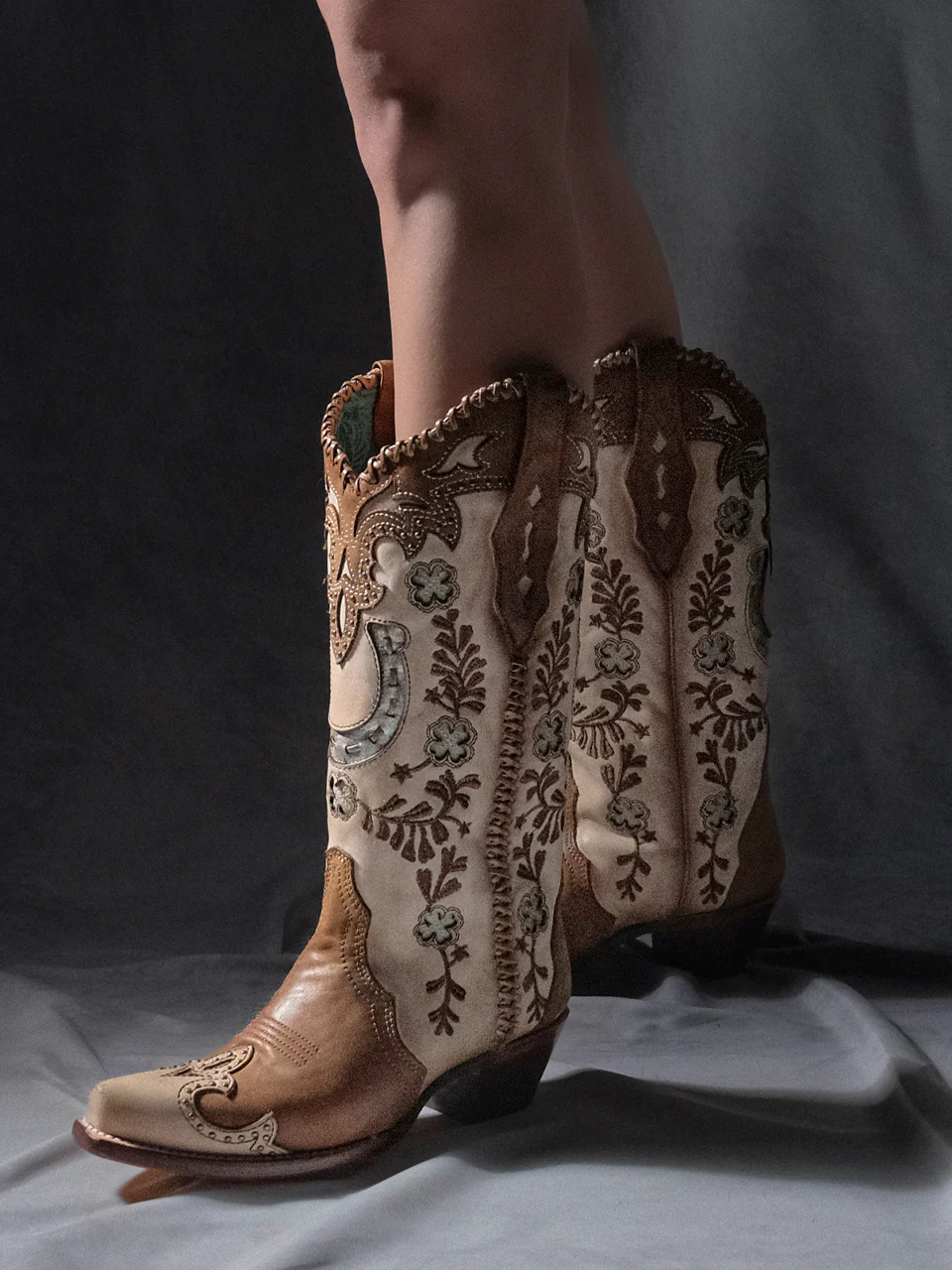 A4863 - WOMEN'S HONEY HORSESHOE OVERLAY EMBROIDERY STUDS HANDWOVEN SNIP TOE COWBOY BOOT - Image 6